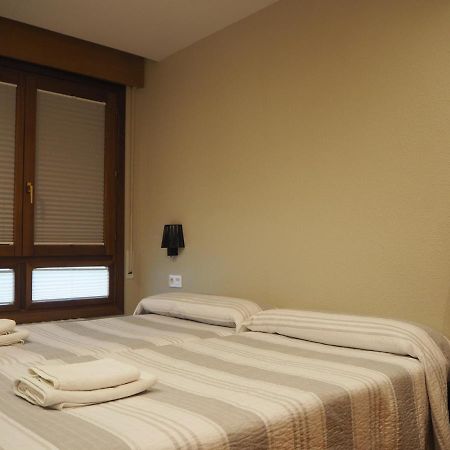 Alojamientos Acella Pamplona Bagian luar foto