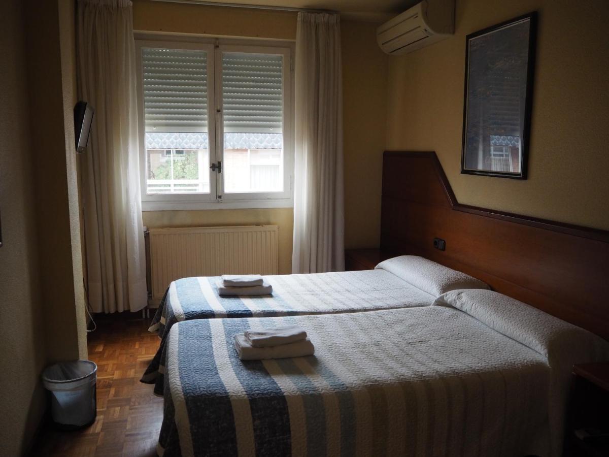 Alojamientos Acella Pamplona Bagian luar foto