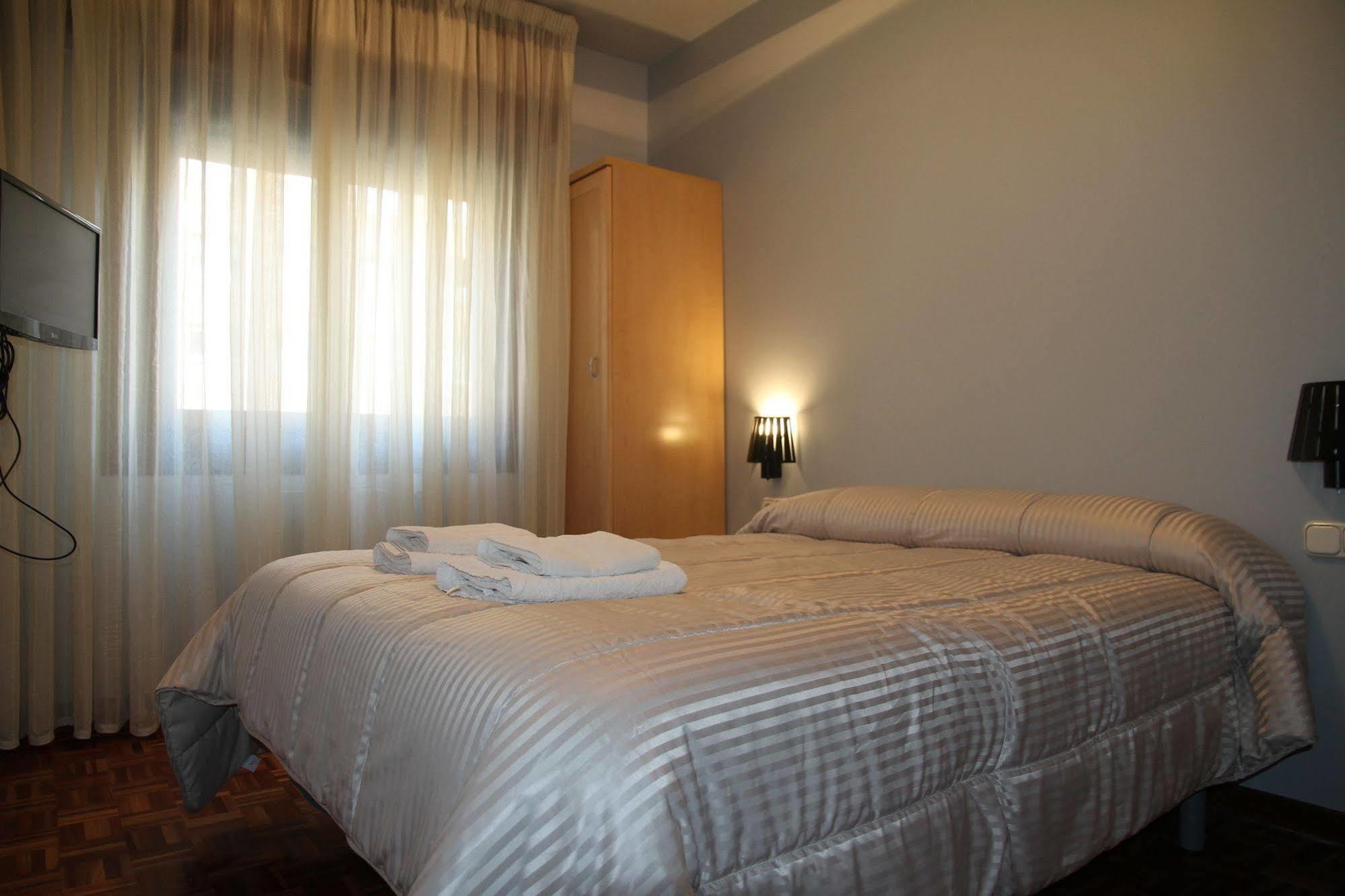 Alojamientos Acella Pamplona Bagian luar foto