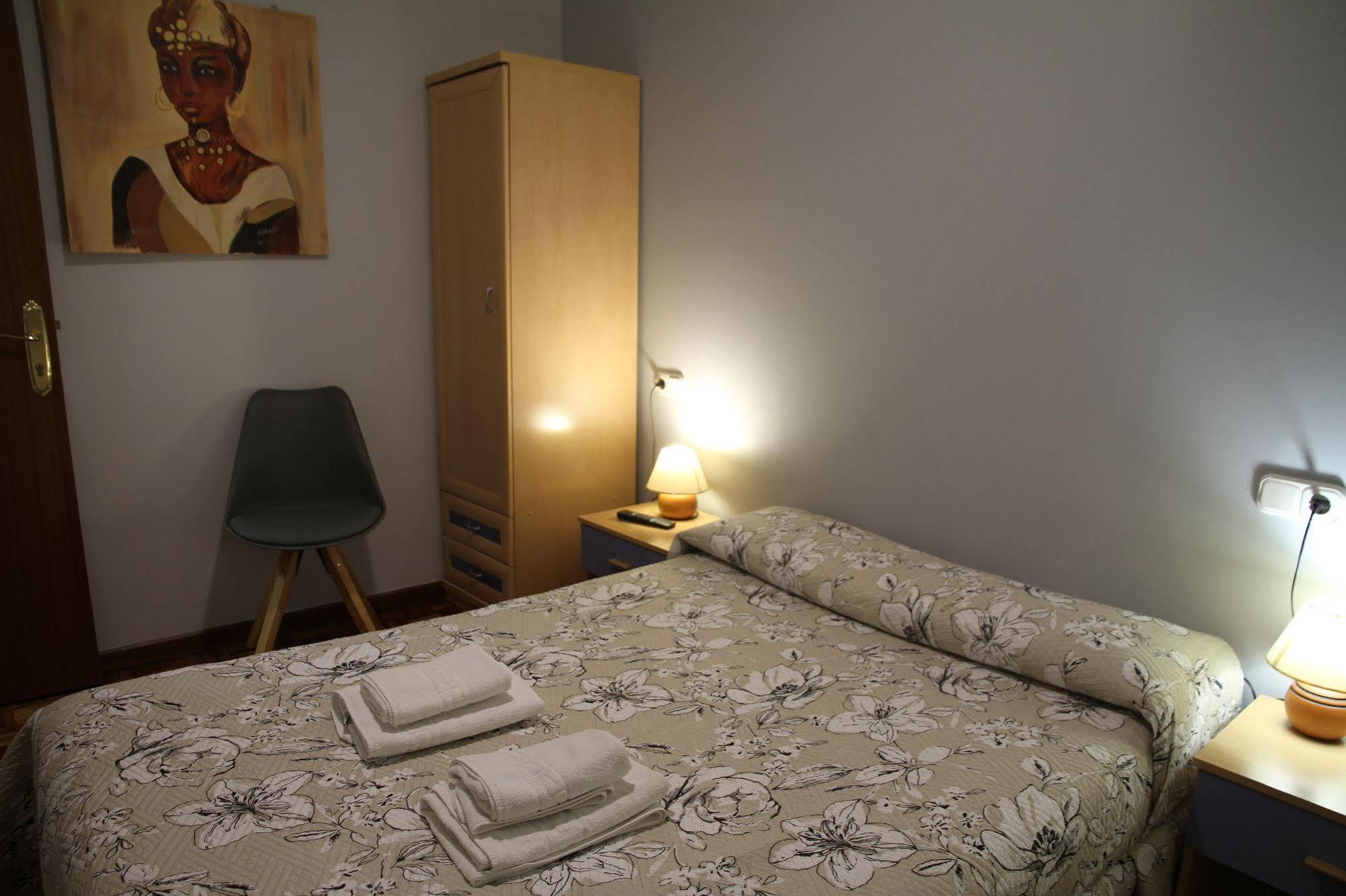Alojamientos Acella Pamplona Bagian luar foto
